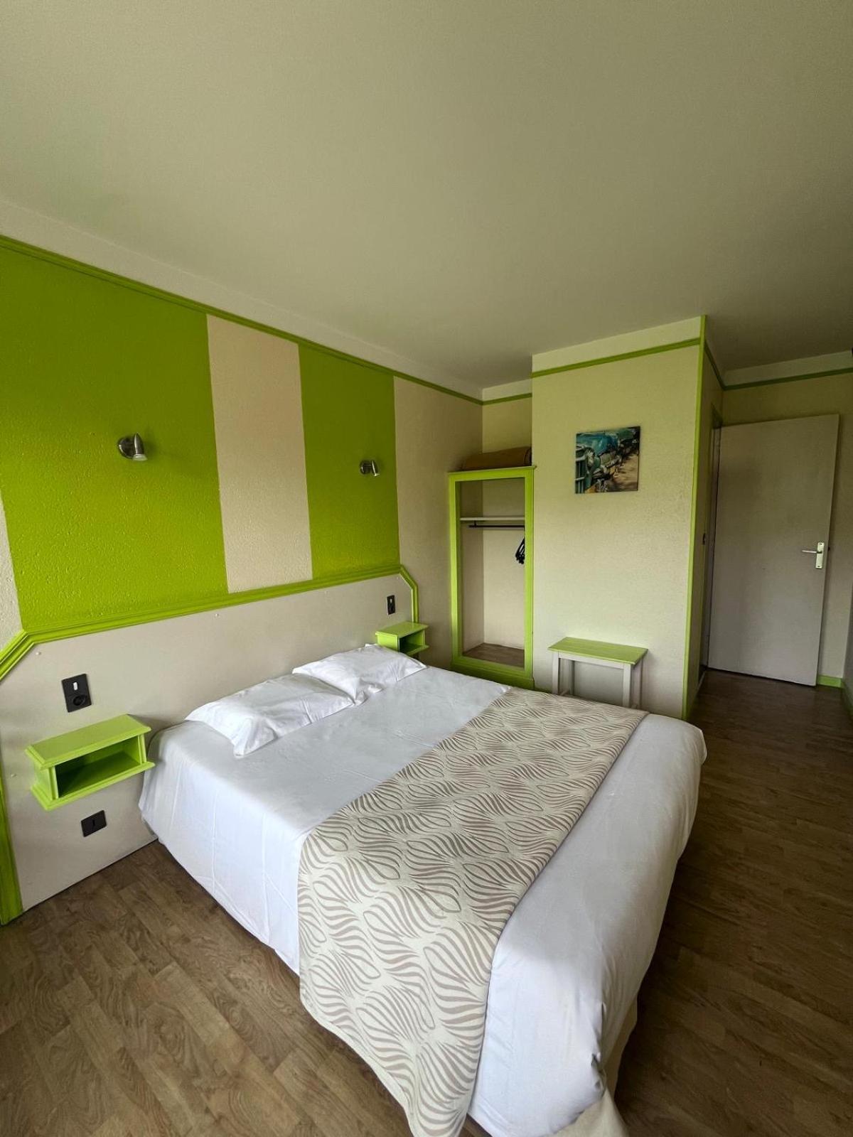 Hotel La Tour Des Anglais Майенн Экстерьер фото