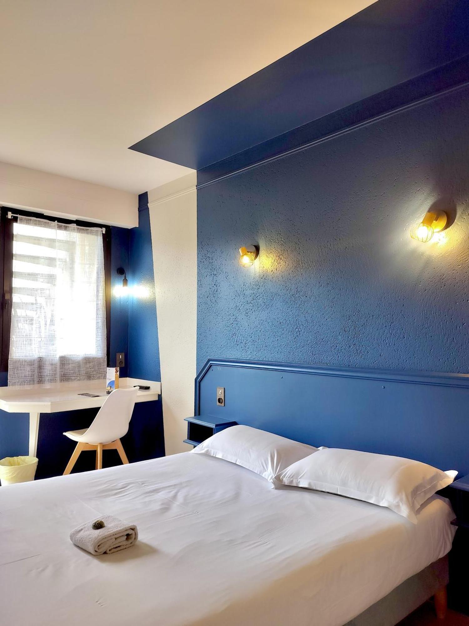 Hotel La Tour Des Anglais Майенн Экстерьер фото